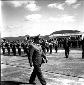 Chegada do Ministro da Guerra no aeroporto