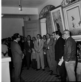 Exposição de pinturas do Dr. Telmo Corsenil com a presença do Reitor Mariano da Rocha Filho
