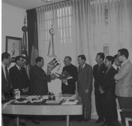 Homenagem ao reitor da Universidade de Buenos Aires