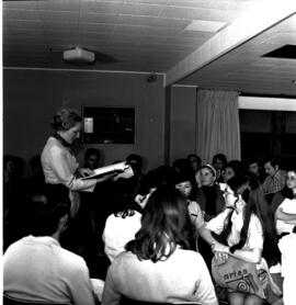 Coral UFSM – Primeira reunião dos integrantes com a Regente Anna Maria Molz, professora da Faculdade de Belas Artes
