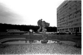 Inauguração e Homenagem de despedida – Estátua e Placa em frente a Reitoria ao Reitor Hélios Homero Bernardi e Esposa Angelina Almeida Bernardi